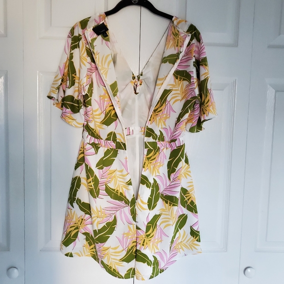 NEW Lumiere Palm Print V-neck Romper - Picture 6 of 8